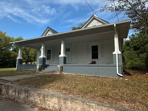 2nd image of 819 Noble Ave