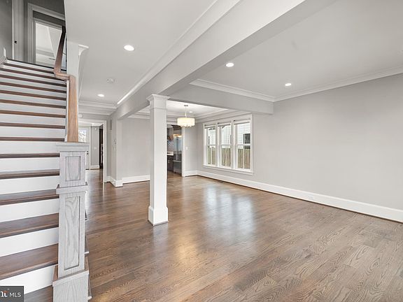 4th image of 1845 N Columbus St