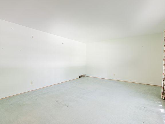 5th image of 3025 Breckenwood Dr