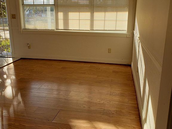 4th image of 1113 Melson Ave