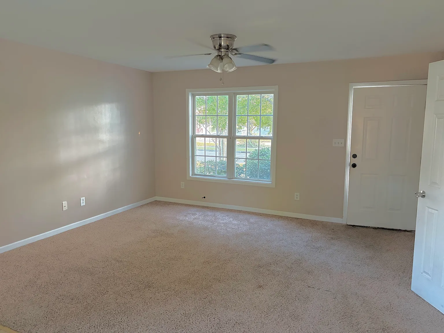 3 bed, 1.5 bath, 1050 sqft, $1,400 — Photo 2