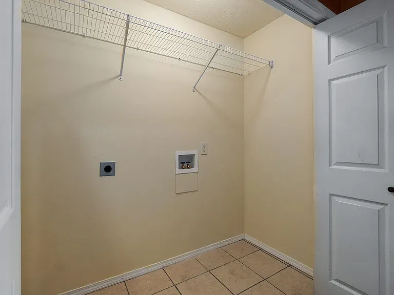 813 E Daniels St — Photo 19