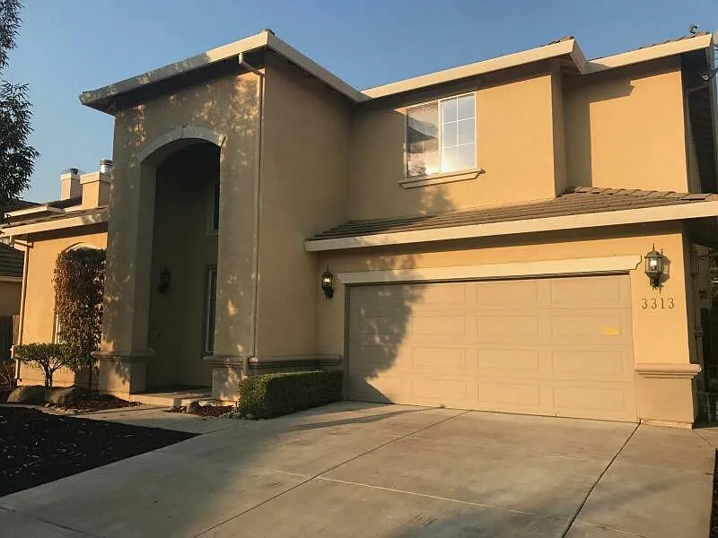 3313 Palliser Way photo 1
