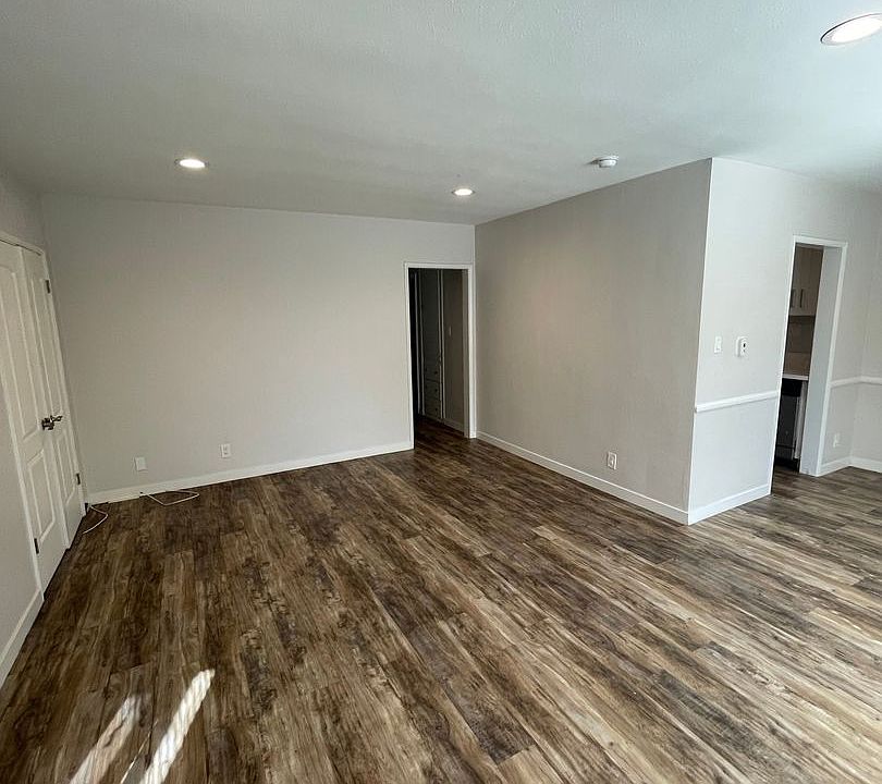 1st image of 2592 Armacost Ave #643
