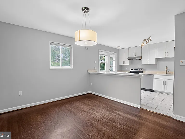 9211 E Parkhill Dr — Photo 6