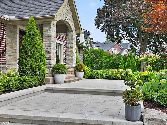 4th image of 273 Savoy Cres