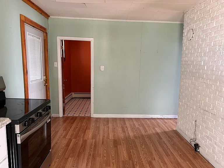 11 Vaness St #B — Photo 4