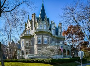 2727 E Newberry Blvd, Milwaukee, WI 53211