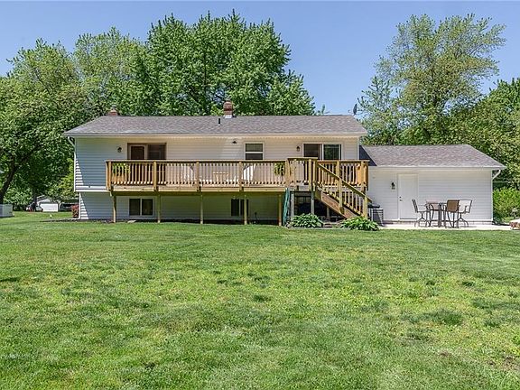 3rd image of 932 Meadowood Blvd