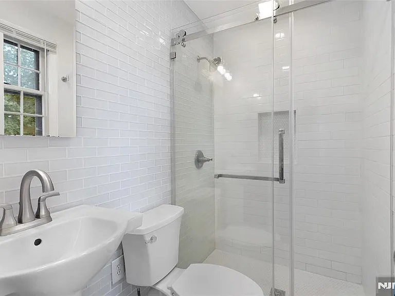611 Cliff St — Photo 12