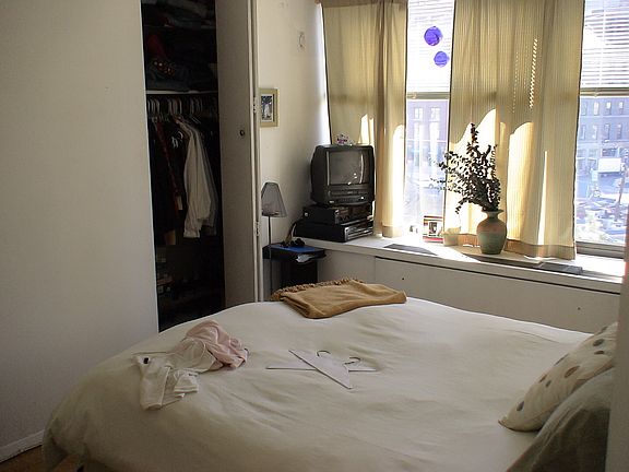5th image of 65 E India Row APT 4H