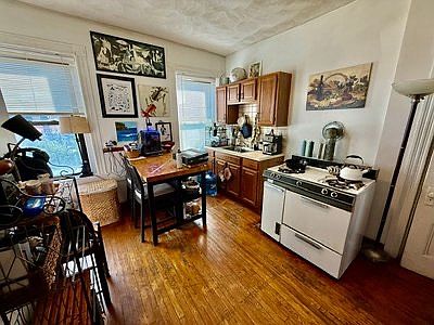 2nd image of 206 Hanover St APT 8