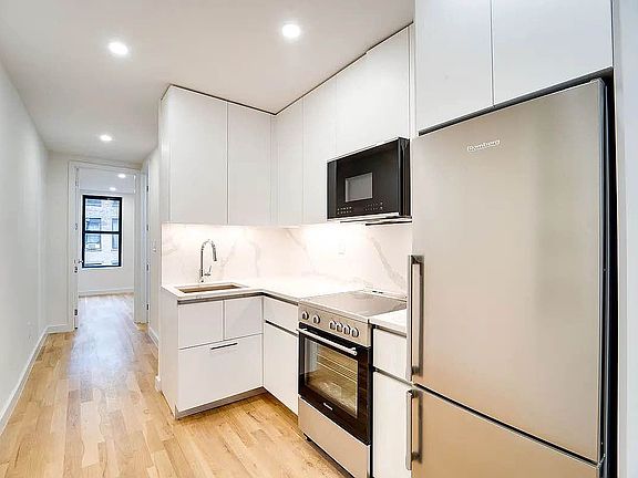 2nd image of 248 Elizabeth St #3