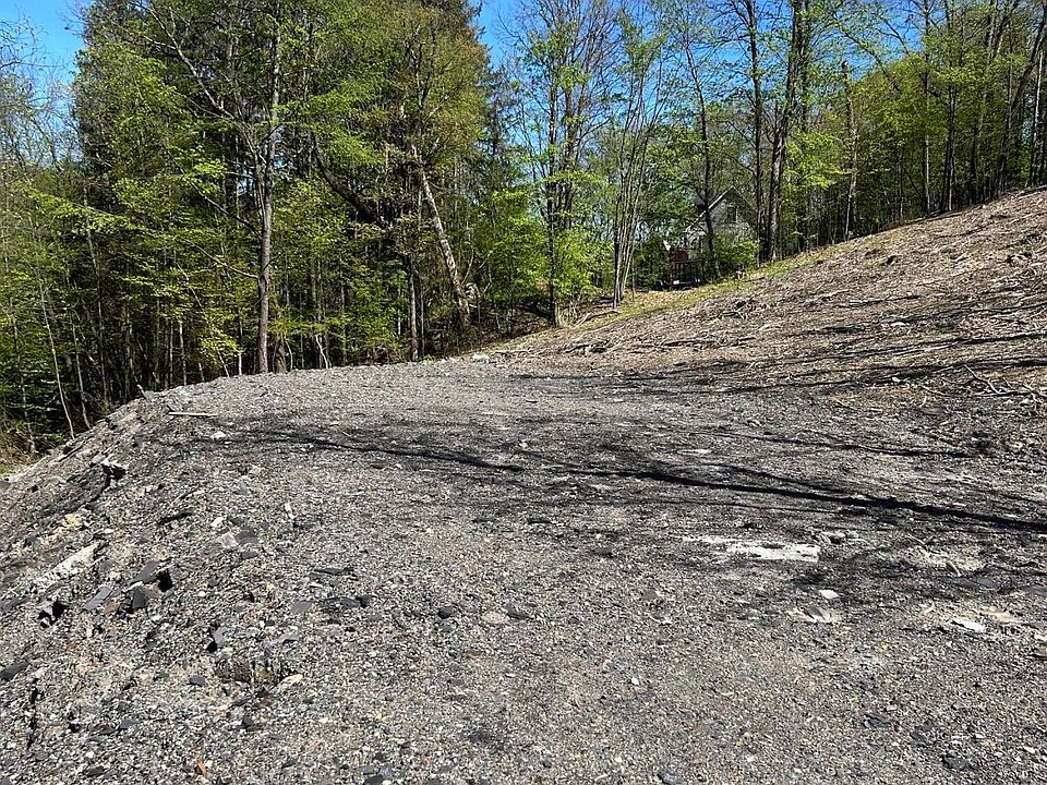 2nd image of 139 Oak Run Rd