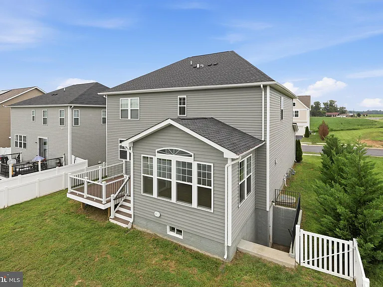 10302 Spotswood Dr — Photo 45