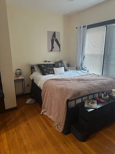 4 bed, 1200 sqft, $2,860 — Photo 4