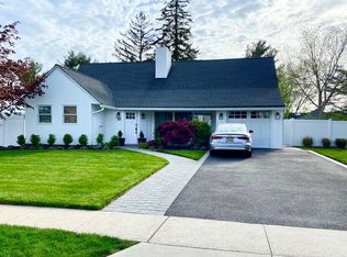 23 Arbor Ln, Merrick, NY 11566