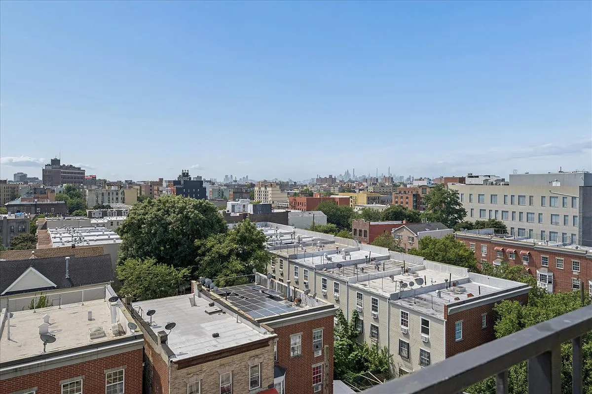 1405 Vyse Avenue — Photo 3