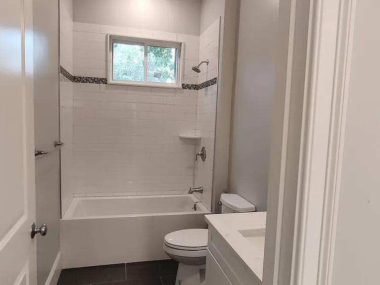 135 Franklin St #1 — Photo 12