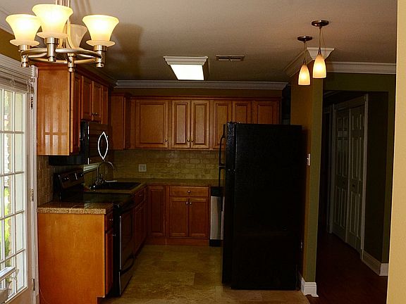 5th image of 17 Marietta Ct