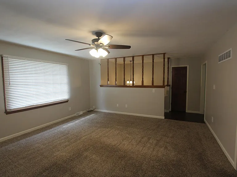 220 NW Highland Ln — Photo 3