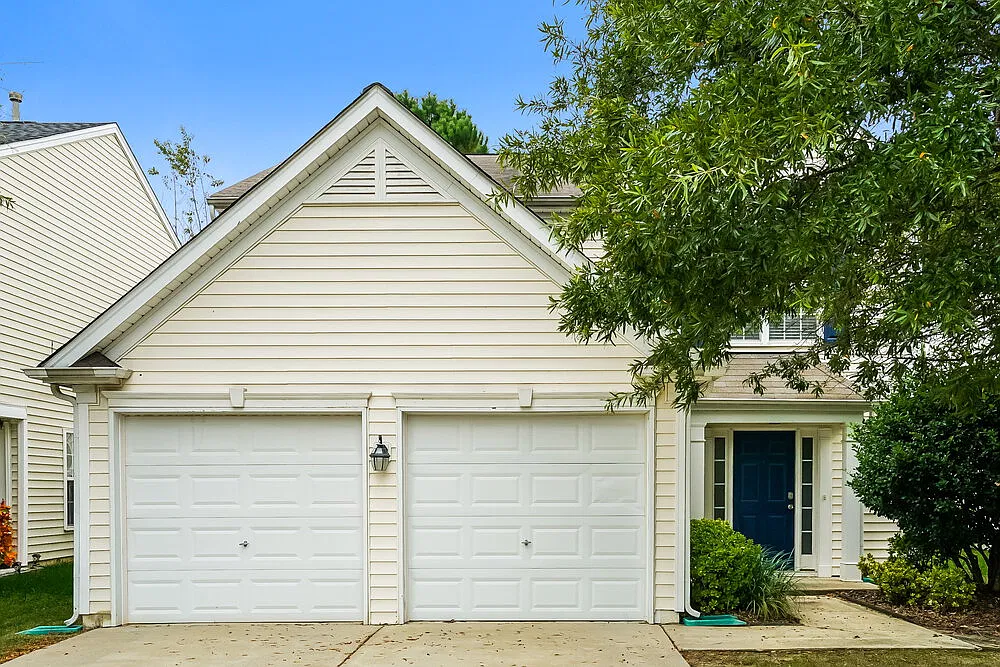 3 bed, 2.5 bath, 1750 sqft, $2,135 — Photo 1