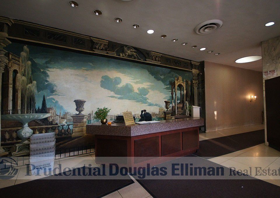 Doorman/Concierge Desk