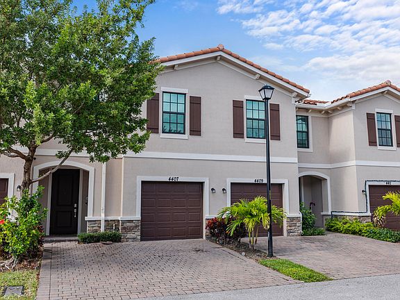 2nd image of 4407 Hemlock Drive