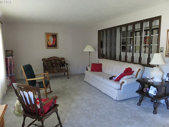 2nd image of 202 S Pine St