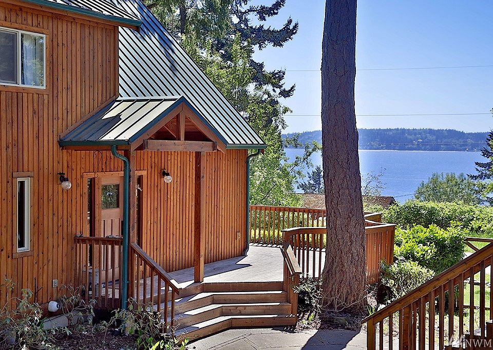 Sweeping views of Holmes Harbor and the Olympic Mountains 