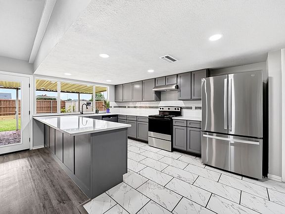 4th image of 4333 Woodbluff Dr