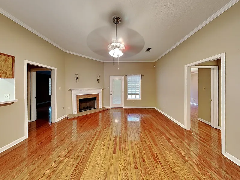 3 bed, 2.0 bath, 1487 sqft, $1,849 — Photo 3