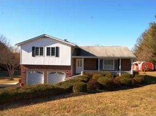 13767 Hewitt Dr, Sykesville, MD 21784