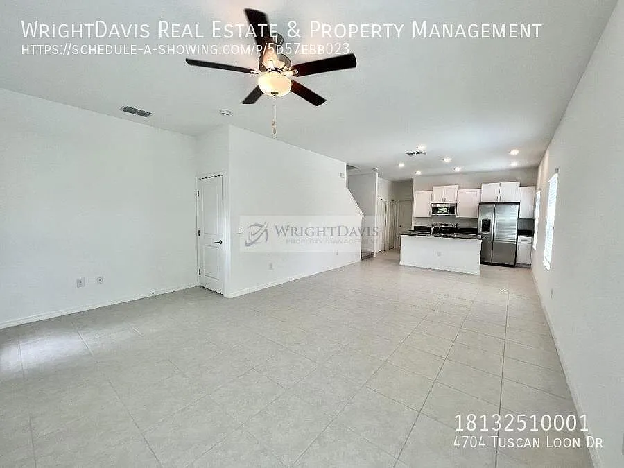 Palm River 3/2.5 Townhome — Photo 3