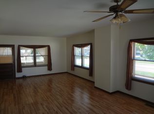 527 Peyton St, Geneva, IL 60134
