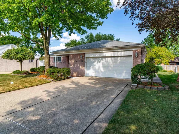 27574 Los Olas Dr, Warren, MI 48093
