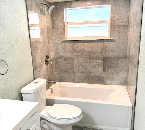 4th image of 1026 Lake Palms Dr