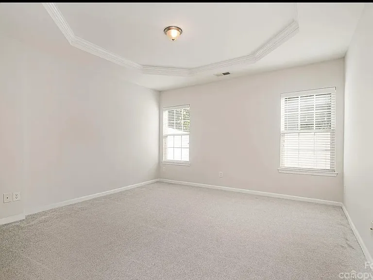 717 Prospect Ln — Photo 5