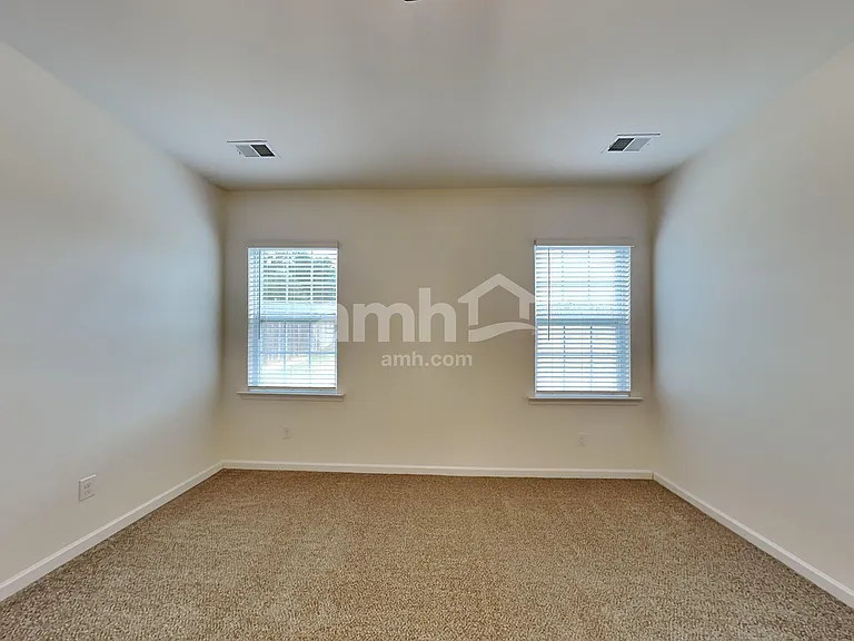 553 Friar Park Ln — Photo 8