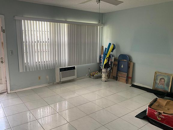 5th image of 189 E Preston Way