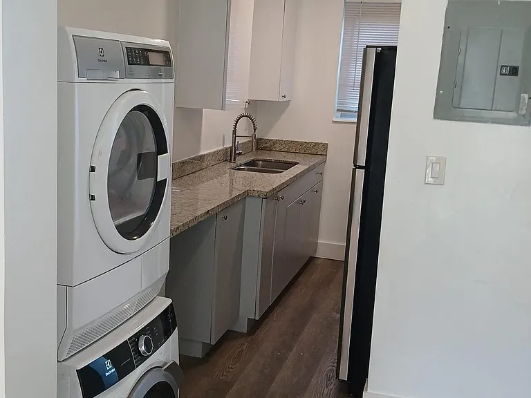 960 SW 2nd St #1 — Photo 13