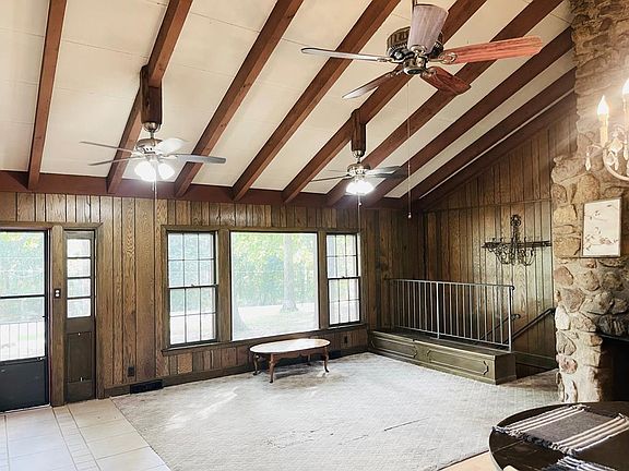 3rd image of 321 Rocky Knoll Ln