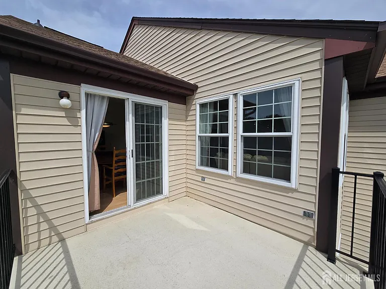 8 Glastonbury Dr — Photo 28