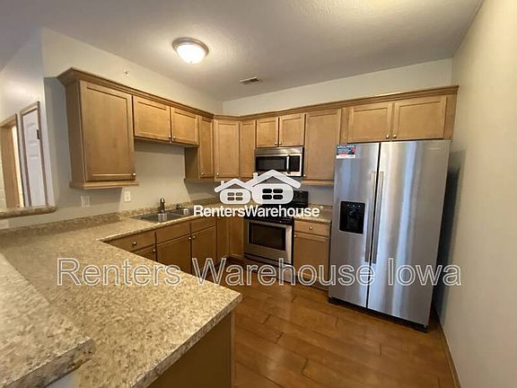 5th image of 2000 Meadow Ct Unit 402