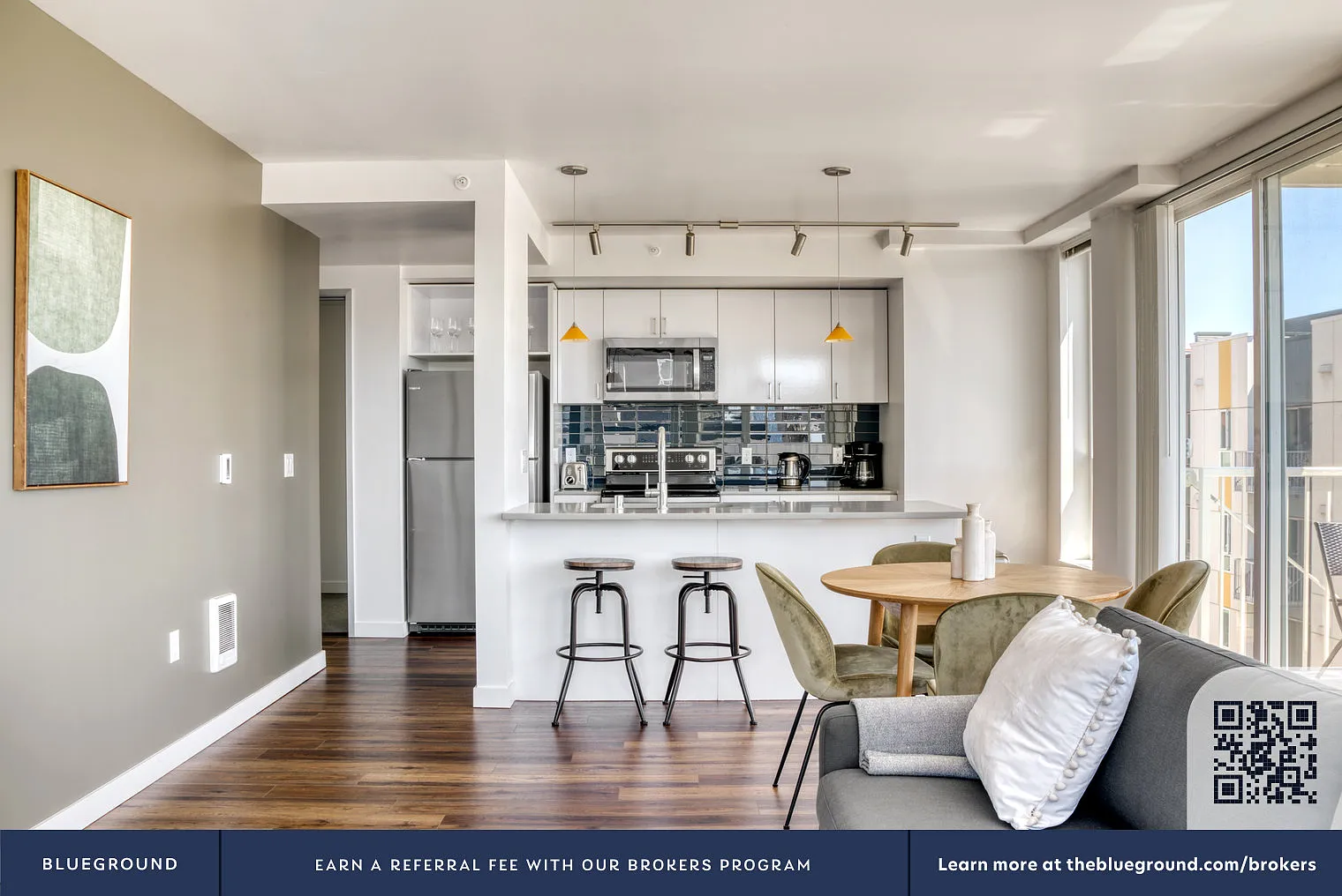 2 bed, 2.0 bath, 1078 sqft, $3,920 — Photo 3