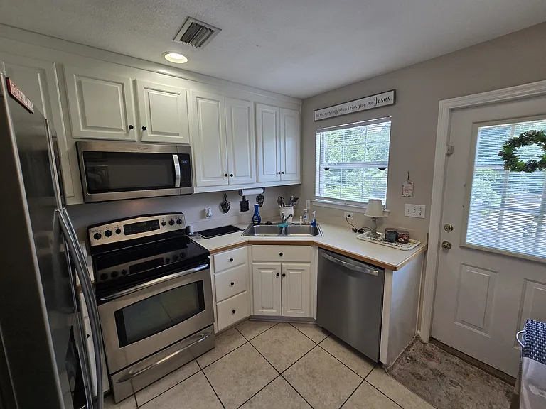 147 Williamsburg Ave — Photo 5