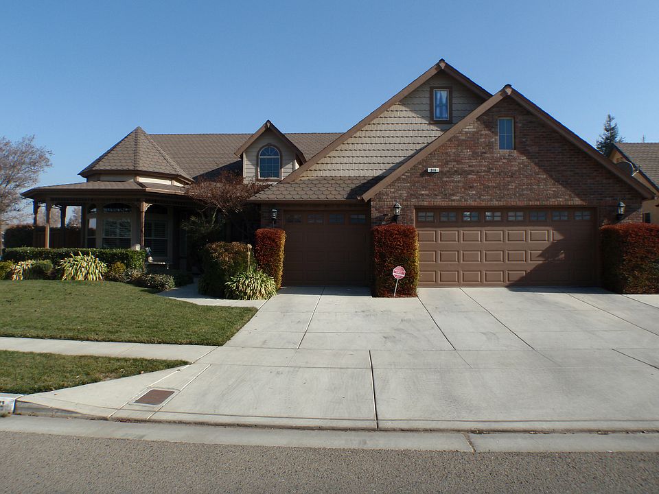 4/3 Corner lot w RV parking 