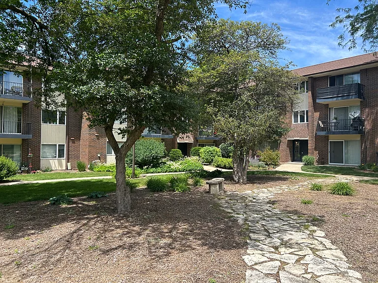 5S070 Pebblewood Ln #G11 — Photo 15