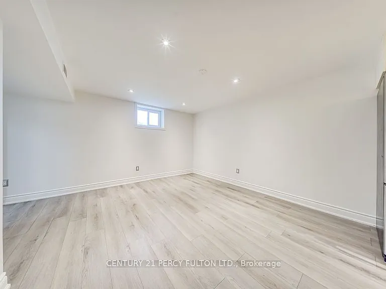 36 Merryfield Dr — Photo 15