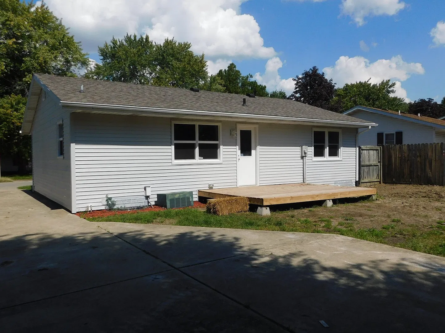 3 bed / 1 bath, charming single family home for $1400/month. $1400 deposit required. — Photo 2